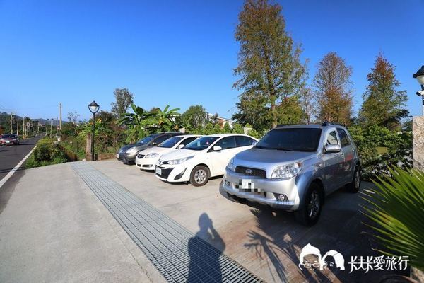 悠悅光 Aura Villa：宜蘭民宿-悠悅光新樂館｜親子民宿動物風格溜滑梯攀岩場梅花湖畔