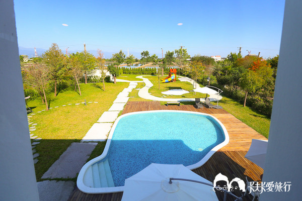 悠悅光 Aura Villa：宜蘭民宿-悠悅光新樂館｜親子民宿動物風格溜滑梯攀岩場梅花湖畔