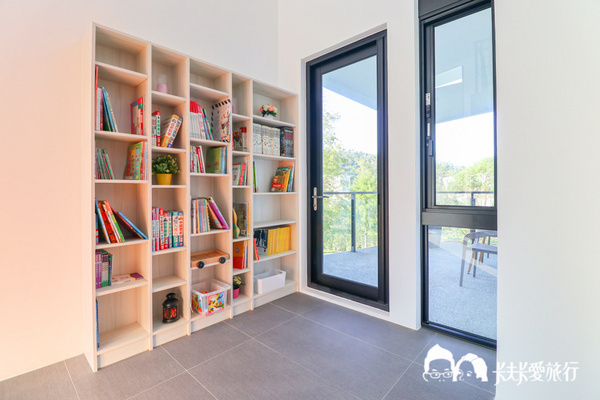 悠悅光 Aura Villa：宜蘭民宿-悠悅光新樂館｜親子民宿動物風格溜滑梯攀岩場梅花湖畔