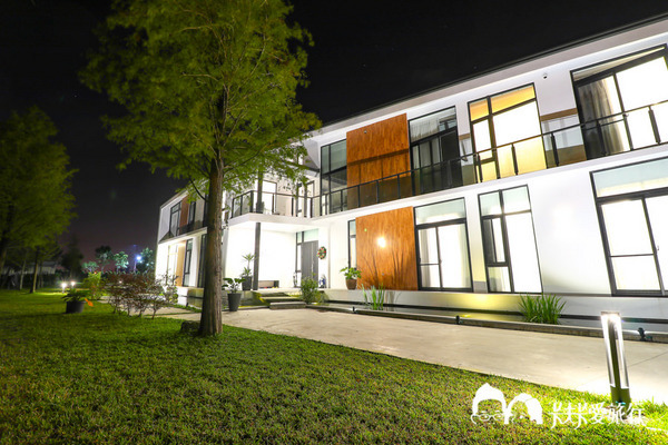 悠悅光 Aura Villa：宜蘭民宿-悠悅光新樂館｜親子民宿動物風格溜滑梯攀岩場梅花湖畔