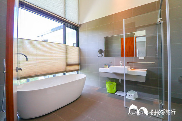 悠悅光 Aura Villa：宜蘭民宿-悠悅光新樂館｜親子民宿動物風格溜滑梯攀岩場梅花湖畔