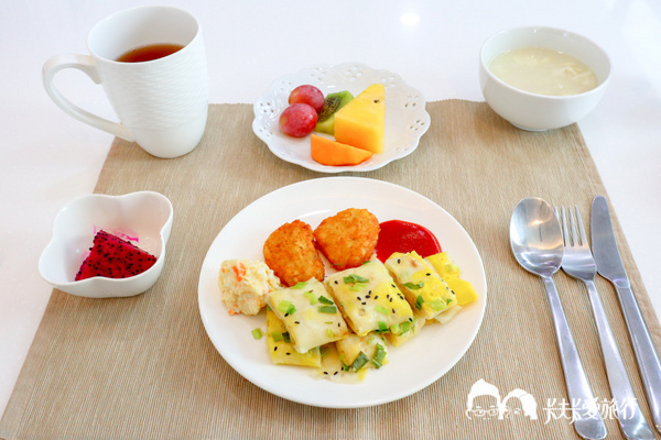 悠悅光 Aura Villa：宜蘭民宿-悠悅光新樂館｜親子民宿動物風格溜滑梯攀岩場梅花湖畔