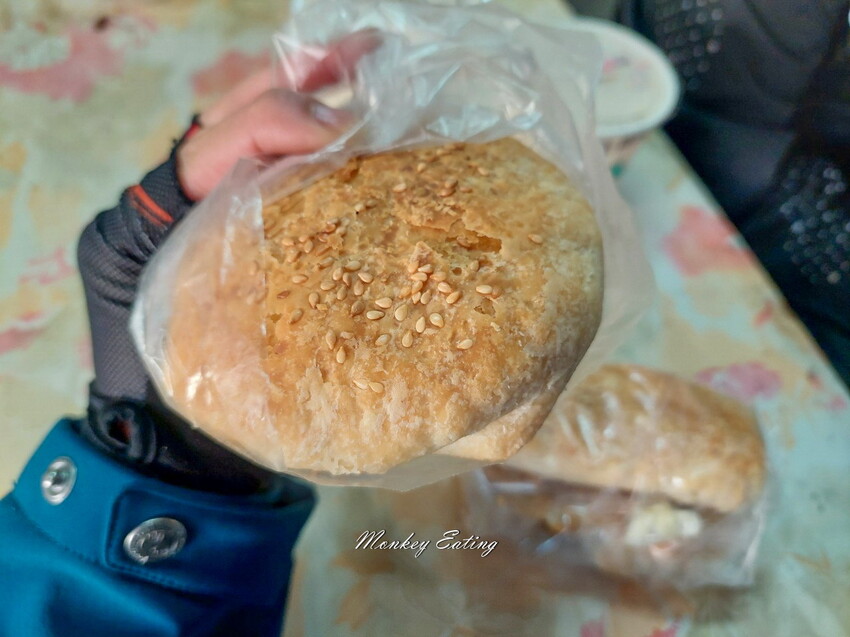 【台中大甲】大甲城燒餅│鎮瀾宮旁早餐推薦,手工現烤超酥燒餅,杏仁茶香濃好喝! - 貪吃猴的幻想