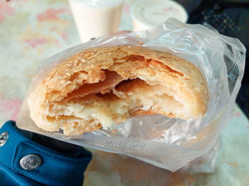 【台中大甲】大甲城燒餅│鎮瀾宮旁早餐推薦,手工現烤超酥燒餅,杏仁茶香濃好喝! - 貪吃猴的幻想