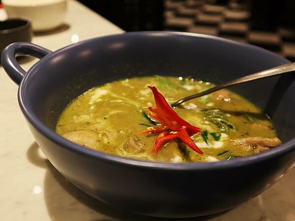 桃園 『Thai J泰式料理』 超奢華叢林宮廷風網美系泰式餐廳🍴 超浮誇泰式火山排骨🌋泰Thai猛啦‼️  Thai好吃‼️Thai浮誇‼️Thai奢華‼️餐點道地，美味程度完勝知名連鎖泰式餐廳💯💯💯