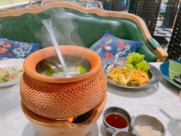 桃園 『Thai J泰式料理』 超奢華叢林宮廷風網美系泰式餐廳🍴 超浮誇泰式火山排骨🌋泰Thai猛啦‼️  Thai好吃‼️Thai浮誇‼️Thai奢華‼️餐點道地，美味程度完勝知名連鎖泰式餐廳💯💯💯