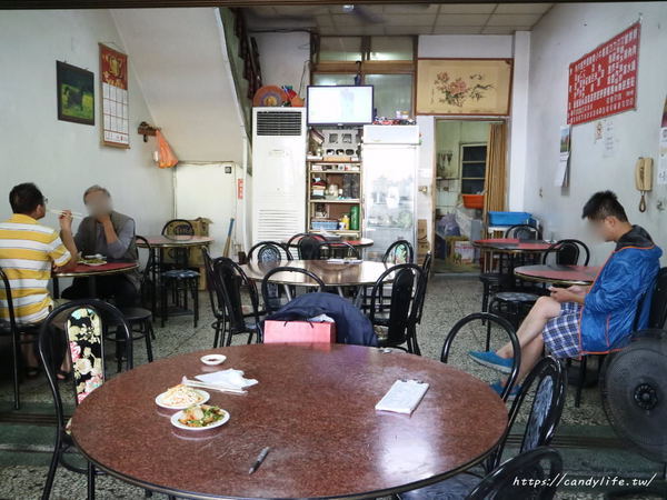 北平餡餅粥:台中美食│北平餡餅粥〃隱藏版平民小吃,超大顆鍋貼,餡多味美,咬下去會爆汁!