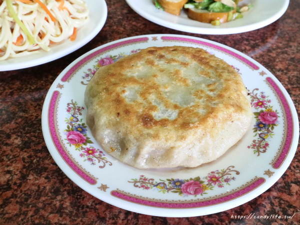 北平餡餅粥:台中美食│北平餡餅粥〃隱藏版平民小吃,超大顆鍋貼,餡多味美,咬下去會爆汁!