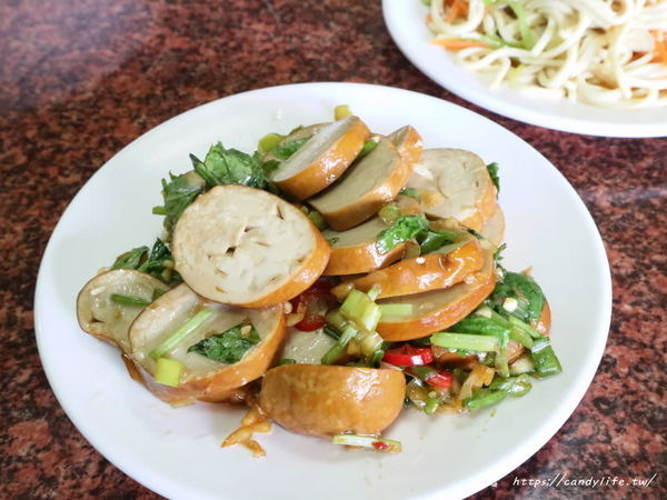 北平餡餅粥:台中美食│北平餡餅粥〃隱藏版平民小吃,超大顆鍋貼,餡多味美,咬下去會爆汁!