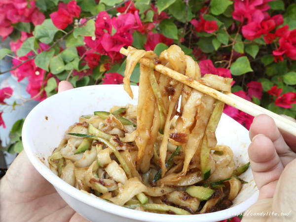 北平餡餅粥:台中美食│北平餡餅粥〃隱藏版平民小吃,超大顆鍋貼,餡多味美,咬下去會爆汁!