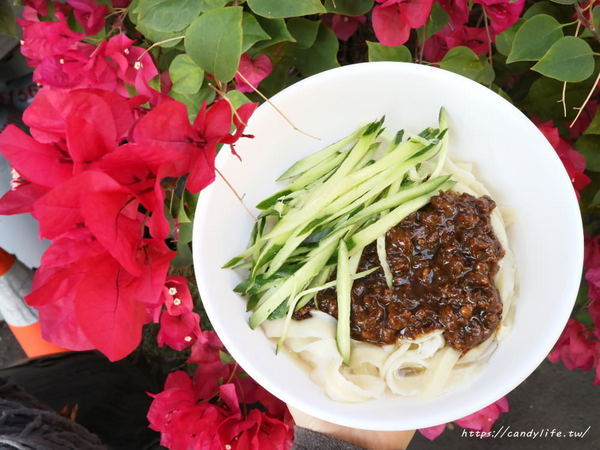 北平餡餅粥:台中美食│北平餡餅粥〃隱藏版平民小吃,超大顆鍋貼,餡多味美,咬下去會爆汁!