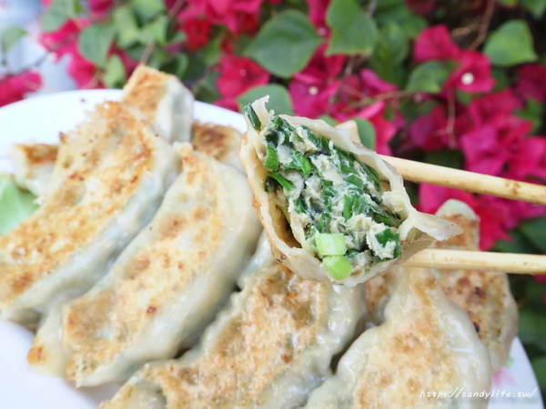 北平餡餅粥:台中美食│北平餡餅粥〃隱藏版平民小吃,超大顆鍋貼,餡多味美,咬下去會爆汁!