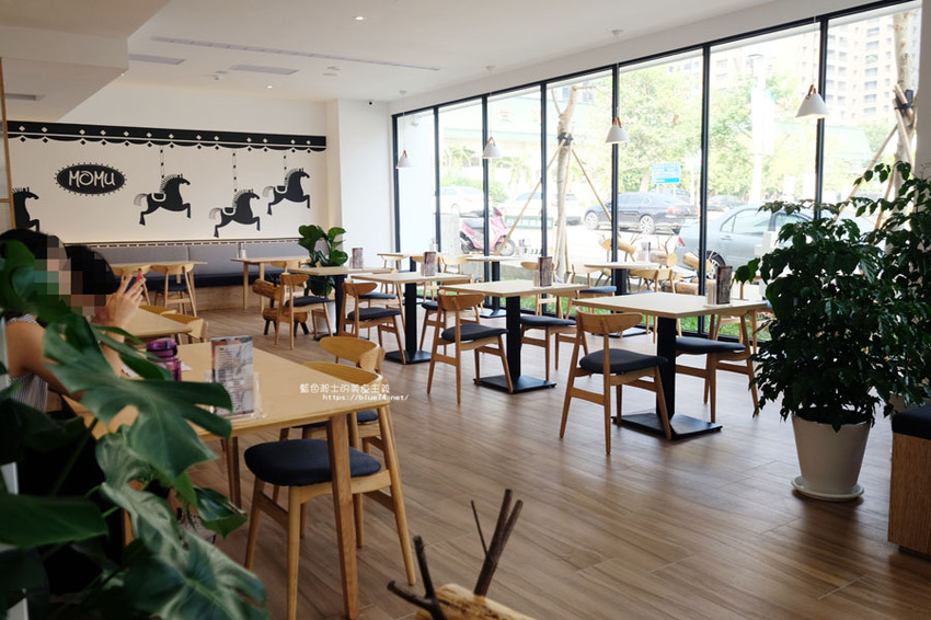 台中西屯│萌木之村MOMU-都市裡的森林童話村,中科楓康超市旁 - 藍色起士的美食主義