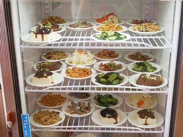 宏記牛肉麵食館：宏記牛肉麵食館-台南安南區牛肉麵  從北部往南開拓的牛肉麵店  甜度不會太高  北部、中部的人也吃得習慣