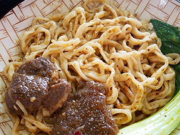 宏記牛肉麵食館：宏記牛肉麵食館-台南安南區牛肉麵  從北部往南開拓的牛肉麵店  甜度不會太高  北部、中部的人也吃得習慣