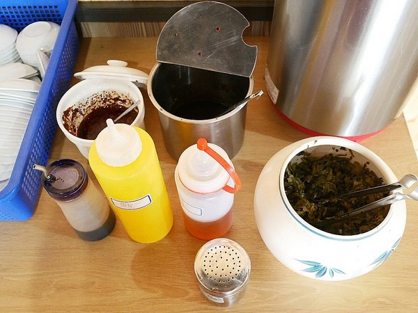 宏記牛肉麵食館：宏記牛肉麵食館-台南安南區牛肉麵  從北部往南開拓的牛肉麵店  甜度不會太高  北部、中部的人也吃得習慣