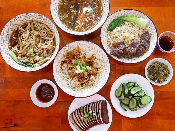 宏記牛肉麵食館：宏記牛肉麵食館-台南安南區牛肉麵  從北部往南開拓的牛肉麵店  甜度不會太高  北部、中部的人也吃得習慣