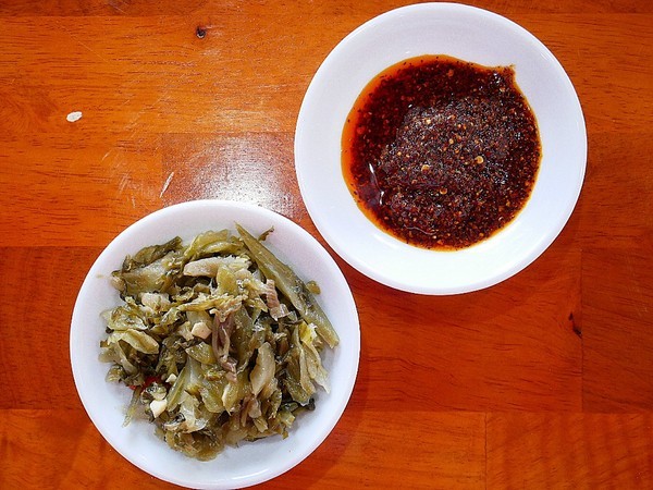 宏記牛肉麵食館：宏記牛肉麵食館-台南安南區牛肉麵  從北部往南開拓的牛肉麵店  甜度不會太高  北部、中部的人也吃得習慣