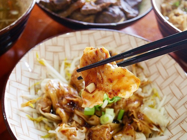 宏記牛肉麵食館：宏記牛肉麵食館-台南安南區牛肉麵  從北部往南開拓的牛肉麵店  甜度不會太高  北部、中部的人也吃得習慣