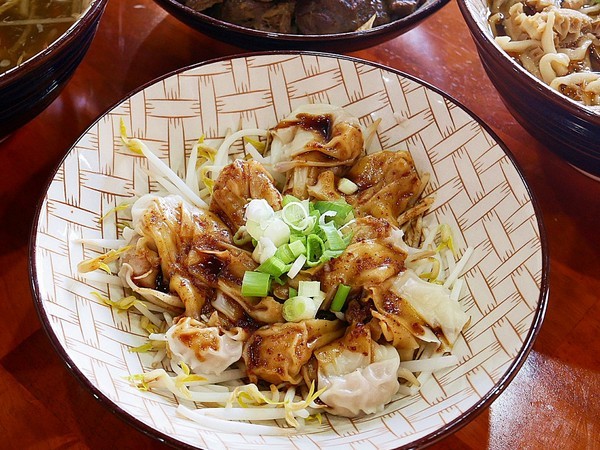 宏記牛肉麵食館：宏記牛肉麵食館-台南安南區牛肉麵  從北部往南開拓的牛肉麵店  甜度不會太高  北部、中部的人也吃得習慣
