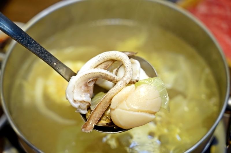 跳躍的宅男 - [大安區美食] 肉食族看這裡! 美國自然牛一公斤只要790元 吃得爽又美味健康 鮮切冷藏肉 日本A5和牛、金門酒糟牛，生食等級日本干貝  Shabu Nana日式涮涮鍋奈奈-捷運忠孝復