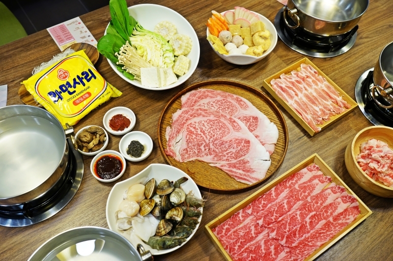 跳躍的宅男 - [大安區美食] 肉食族看這裡! 美國自然牛一公斤只要790元 吃得爽又美味健康 鮮切冷藏肉 日本A5和牛、金門酒糟牛，生食等級日本干貝  Shabu Nana日式涮涮鍋奈奈-捷運忠孝復