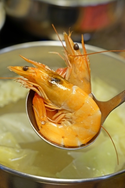 跳躍的宅男 - [大安區美食] 肉食族看這裡! 美國自然牛一公斤只要790元 吃得爽又美味健康 鮮切冷藏肉 日本A5和牛、金門酒糟牛，生食等級日本干貝  Shabu Nana日式涮涮鍋奈奈-捷運忠孝復