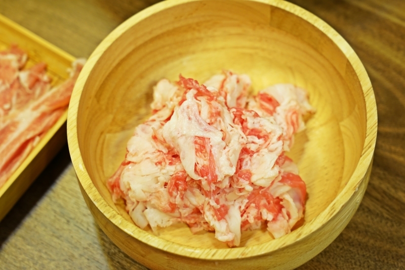 跳躍的宅男 - [大安區美食] 肉食族看這裡! 美國自然牛一公斤只要790元 吃得爽又美味健康 鮮切冷藏肉 日本A5和牛、金門酒糟牛，生食等級日本干貝  Shabu Nana日式涮涮鍋奈奈-捷運忠孝復