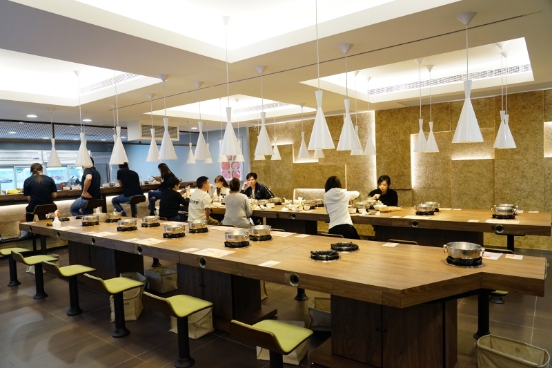 跳躍的宅男 - [大安區美食] 肉食族看這裡! 美國自然牛一公斤只要790元 吃得爽又美味健康 鮮切冷藏肉 日本A5和牛、金門酒糟牛，生食等級日本干貝  Shabu Nana日式涮涮鍋奈奈-捷運忠孝復