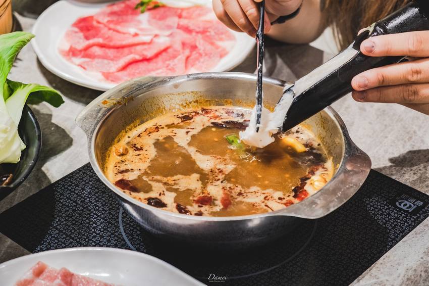 高雄三民｜哈肉鍋-哈肉鍋-不只是大肉盤，還有無限量供應的吃到飽自助吧任你吃
