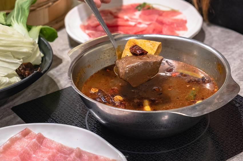 高雄三民｜哈肉鍋-哈肉鍋-不只是大肉盤，還有無限量供應的吃到飽自助吧任你吃
