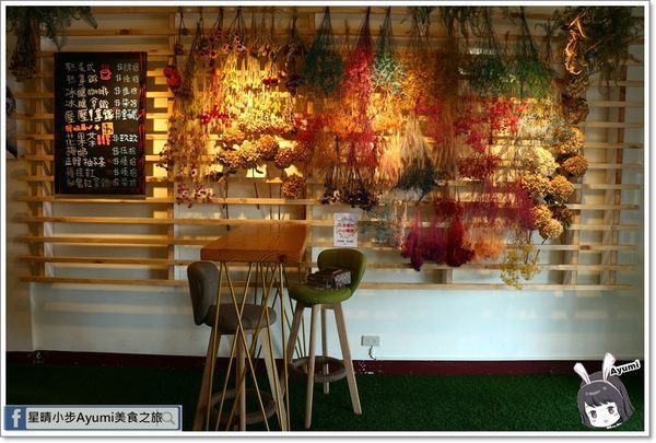 花前月下：[食記]►台南新市區◄花前月下乾燥花x乳酪蛋糕專門店/莓有如果/鹹甜起司/法式可麗露/金磚費南雪/冰釀咖啡/正韓柚子茶