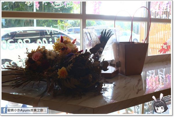 花前月下：[食記]►台南新市區◄花前月下乾燥花x乳酪蛋糕專門店/莓有如果/鹹甜起司/法式可麗露/金磚費南雪/冰釀咖啡/正韓柚子茶