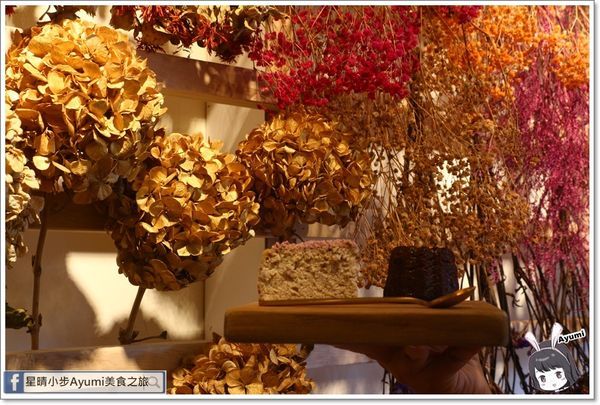 花前月下：[食記]►台南新市區◄花前月下乾燥花x乳酪蛋糕專門店/莓有如果/鹹甜起司/法式可麗露/金磚費南雪/冰釀咖啡/正韓柚子茶