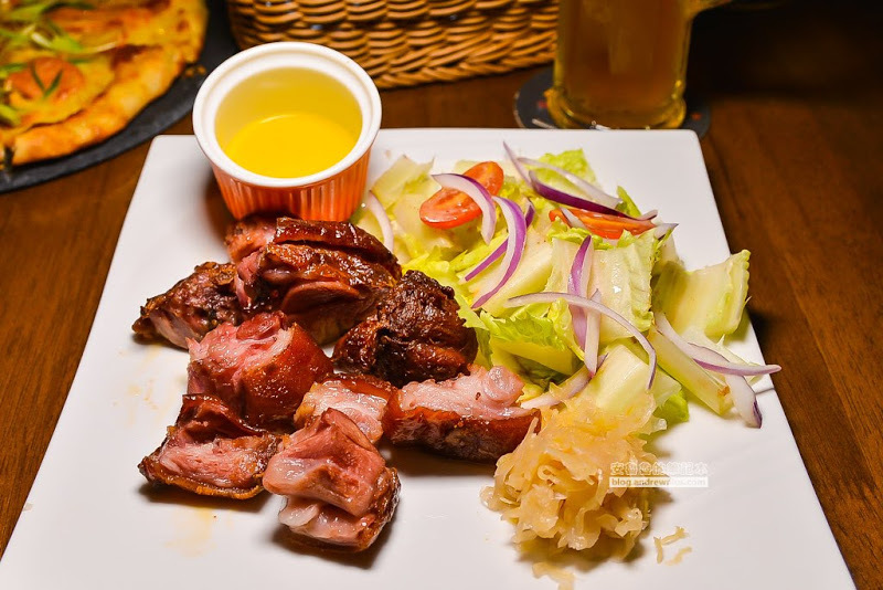 Echo Bistro-永和pizza餐酒館和朋友一起喝生啤酒吃披薩