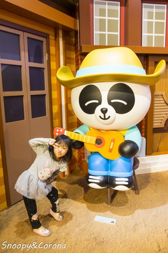 【展覽．台北】LINE FRIENDS世界巡迴之旅～坐上熊大航空旅行全世界，近四米高的雪白熊大首度現身