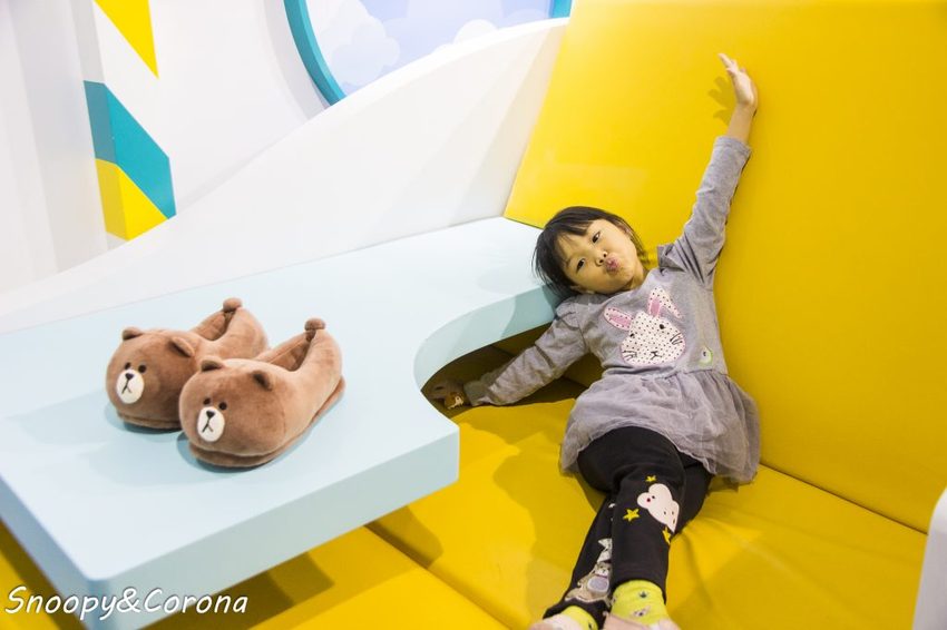 【展覽．台北】LINE FRIENDS世界巡迴之旅～坐上熊大航空旅行全世界，近四米高的雪白熊大首度現身