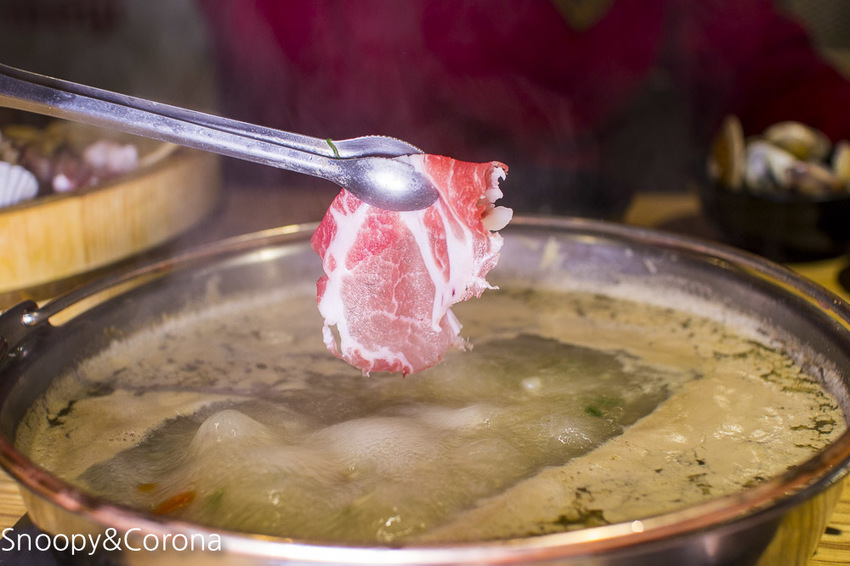【台北美食】東區火鍋｜東區火鍋吃到飽｜火鍋殿～卜卜鍋滿滿蛤蜊好鮮美，澳洲和牛、戰車龍蝦、青蟹足吃到飽