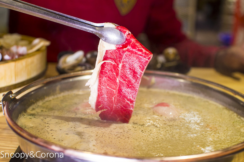 【台北美食】東區火鍋｜東區火鍋吃到飽｜火鍋殿～卜卜鍋滿滿蛤蜊好鮮美，澳洲和牛、戰車龍蝦、青蟹足吃到飽