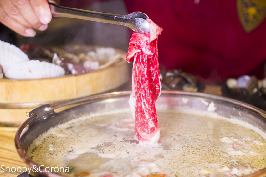 【台北美食】東區火鍋｜東區火鍋吃到飽｜火鍋殿～卜卜鍋滿滿蛤蜊好鮮美，澳洲和牛、戰車龍蝦、青蟹足吃到飽
