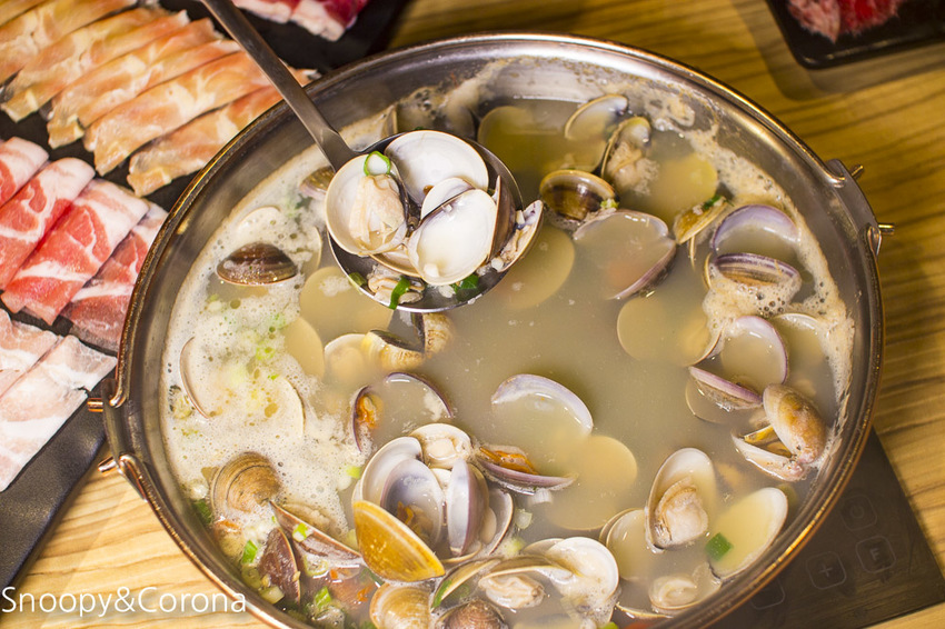 【台北美食】東區火鍋｜東區火鍋吃到飽｜火鍋殿～卜卜鍋滿滿蛤蜊好鮮美，澳洲和牛、戰車龍蝦、青蟹足吃到飽