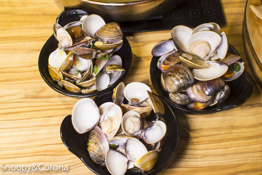 【台北美食】東區火鍋｜東區火鍋吃到飽｜火鍋殿～卜卜鍋滿滿蛤蜊好鮮美，澳洲和牛、戰車龍蝦、青蟹足吃到飽