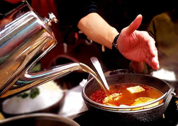 千荷田日式涮涮鍋-永安店：‖食記‖ 千荷田日式涮涮鍋-永安店 ｜雙拼超值鍋｜招牌羊肉鍋｜昆布湯底｜ 麻辣湯底（捷運永安市場美食）