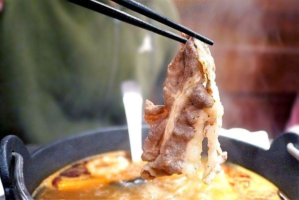 千荷田日式涮涮鍋-永安店：‖食記‖ 千荷田日式涮涮鍋-永安店 ｜雙拼超值鍋｜招牌羊肉鍋｜昆布湯底｜ 麻辣湯底（捷運永安市場美食）