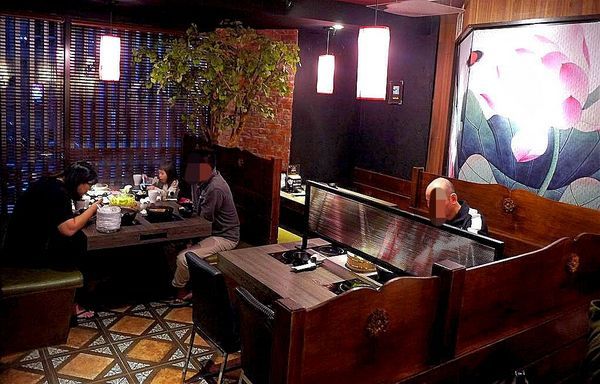 千荷田日式涮涮鍋-永安店：‖食記‖ 千荷田日式涮涮鍋-永安店 ｜雙拼超值鍋｜招牌羊肉鍋｜昆布湯底｜ 麻辣湯底（捷運永安市場美食）