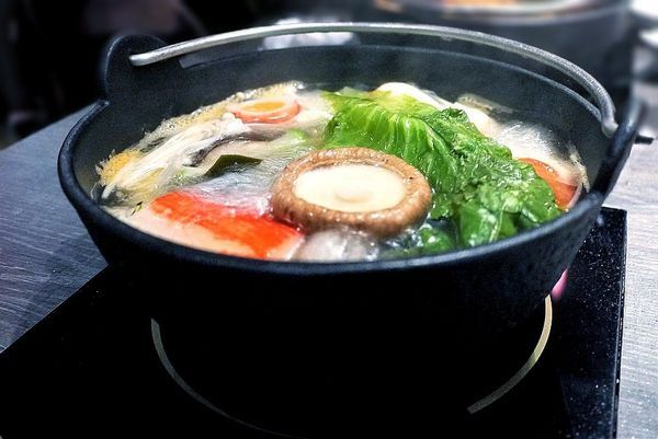 千荷田日式涮涮鍋-永安店：‖食記‖ 千荷田日式涮涮鍋-永安店 ｜雙拼超值鍋｜招牌羊肉鍋｜昆布湯底｜ 麻辣湯底（捷運永安市場美食）