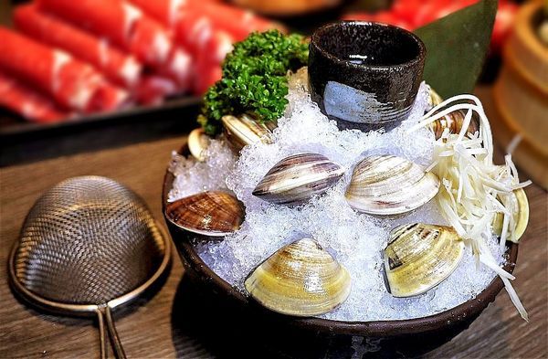 千荷田日式涮涮鍋-永安店：‖食記‖ 千荷田日式涮涮鍋-永安店 ｜雙拼超值鍋｜招牌羊肉鍋｜昆布湯底｜ 麻辣湯底（捷運永安市場美食）