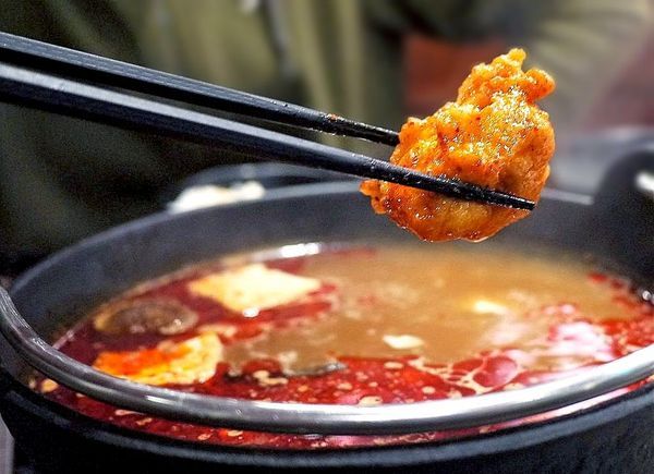 千荷田日式涮涮鍋-永安店：‖食記‖ 千荷田日式涮涮鍋-永安店 ｜雙拼超值鍋｜招牌羊肉鍋｜昆布湯底｜ 麻辣湯底（捷運永安市場美食）