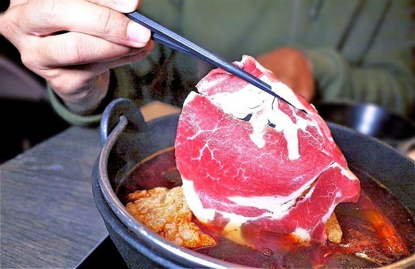 千荷田日式涮涮鍋-永安店：‖食記‖ 千荷田日式涮涮鍋-永安店 ｜雙拼超值鍋｜招牌羊肉鍋｜昆布湯底｜ 麻辣湯底（捷運永安市場美食）