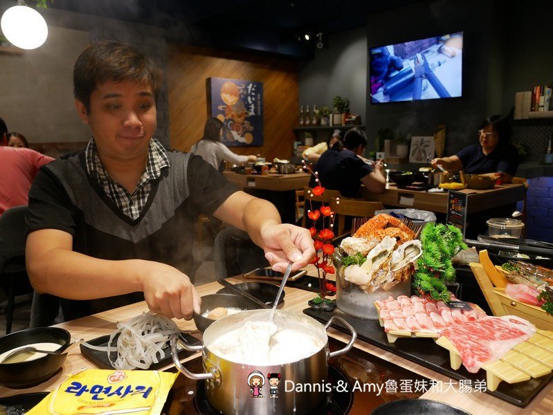 《新竹好吃火鍋推薦》大魔大滿足鍋物大遠百店。各國頂級和牛肉品海鮮吃好吃滿。辦大魔卡送海鮮船。光棍節最新消費優惠分享︱(影片) 《新竹好吃火鍋推薦》大魔大滿足鍋物大遠百店。各國頂級和牛肉品海鮮吃好吃滿。辦大魔卡送海鮮船。光棍節最新消費優惠分享︱(影片)